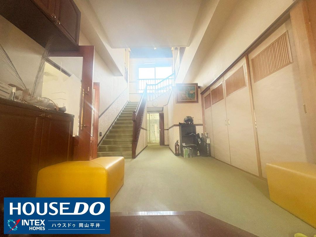 8SLDK Steel-Frame House with Warehouse in Okayama City - Main Image