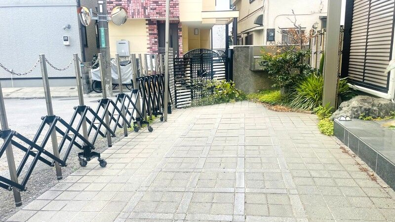 4LDK Detached House for Sale in Komae, Tokyo - Thumbnail 2