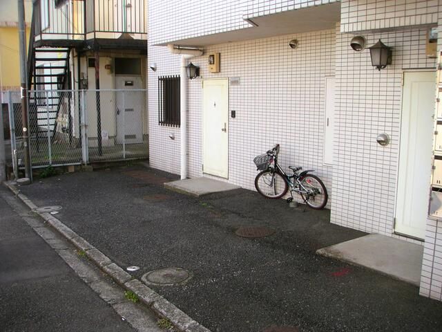 RC Apartment Building in Minami Ward, Yokohama, 225 sqm - Thumbnail 2