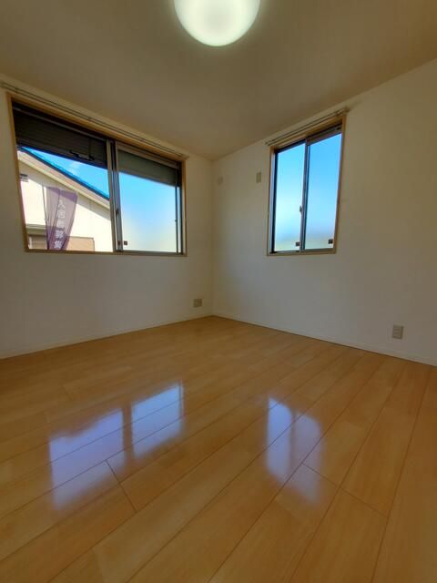 1LDK Apartment for Rent in Central City, Yamanashi - Thumbnail 3