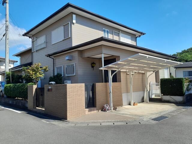 7DK House for Sale in Tobe Town, Ehime with Garden and Parking - Thumbnail 2