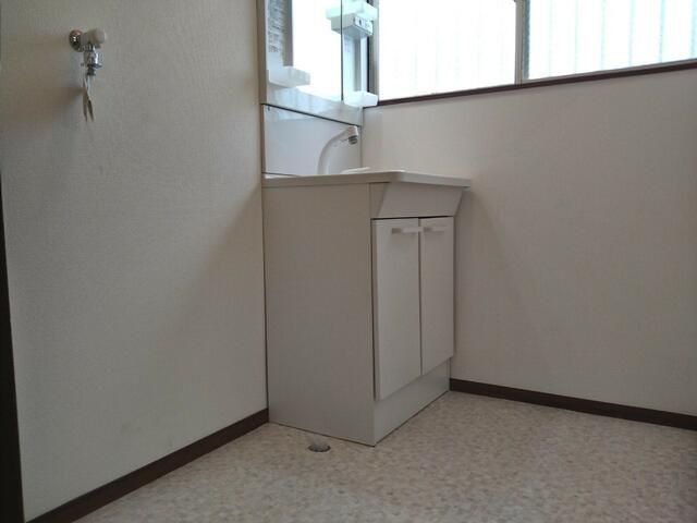 3DK Detached House for Rent in Totsuka-ku, Yokohama - Thumbnail 3