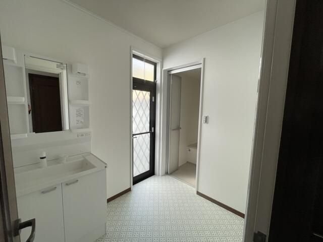 3LDK House for Sale in Matsuyama, Ehime with Garden and Parking - Thumbnail 4