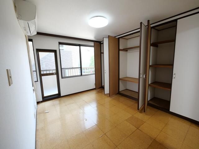 3K Apartment for Rent in Sumida, Tokyo near Asakusa Station - Thumbnail 2