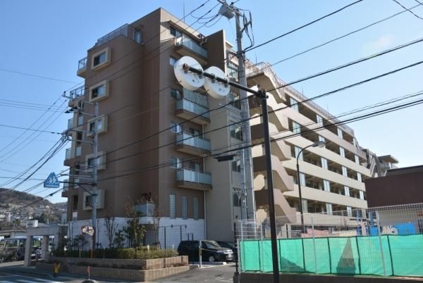 2LDK Apartment for Sale in Kamakura's Ofuna Area - Image 1