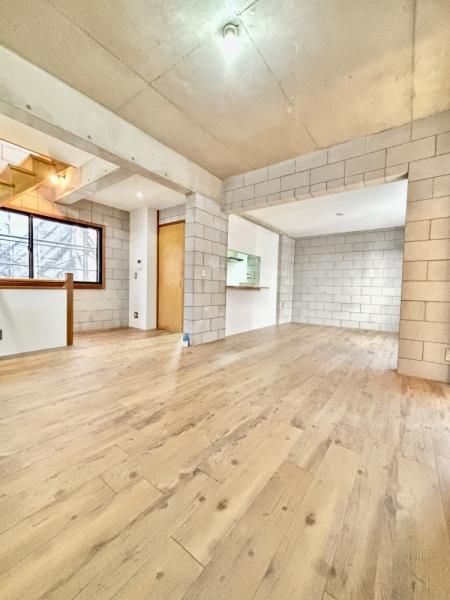 4SLDK Terraced House on Large Plot in Neyagawa, Osaka - Thumbnail 2