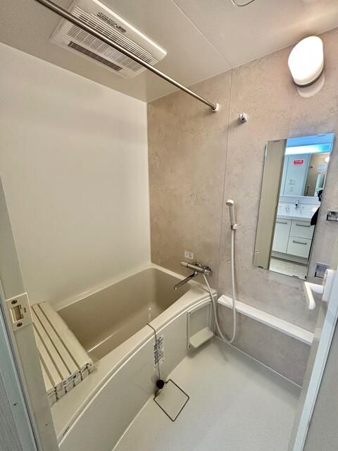 2LDK Apartment for Sale in Nerima, Tokyo – 64.4m² Lions Mansion Toshimaen - Thumbnail 4