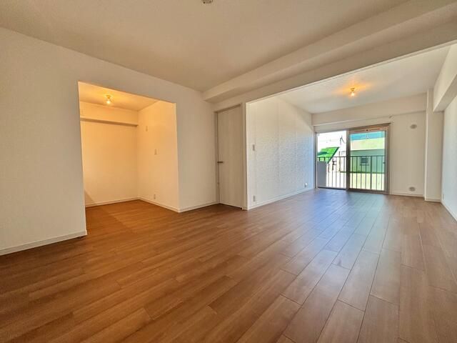 2LDK Apartment for Sale in Nerima, Tokyo – 64.4m² Lions Mansion Toshimaen - Thumbnail 2