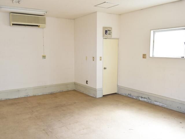 Commercial Space for Rent in Ome, Tokyo - 28.2 sqm - Thumbnail 3