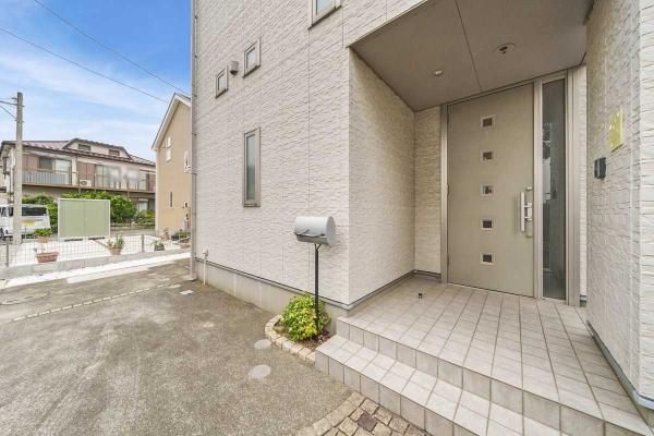 4SLDK Detached House for Sale in Yokohama's Totsuka Ward - Image 1