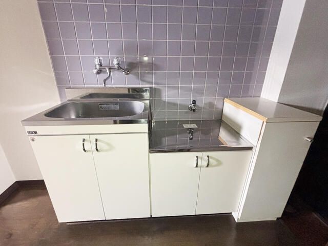 1K Used Apartment in Nakano, Tokyo for Sale - Thumbnail 3