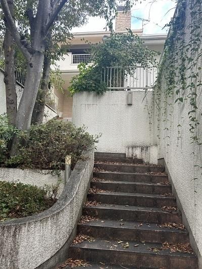 6SLDK House for Sale in Takarazuka, Hyogo | 420.71㎡ Land - Thumbnail 2