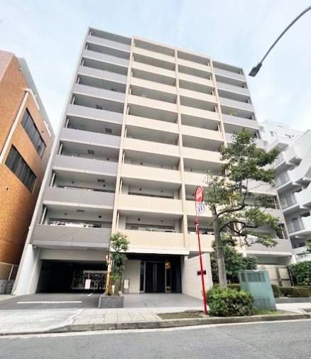 3LDK Apartment for Sale in Yamashitacho, Yokohama, Kanagawa - Thumbnail 2