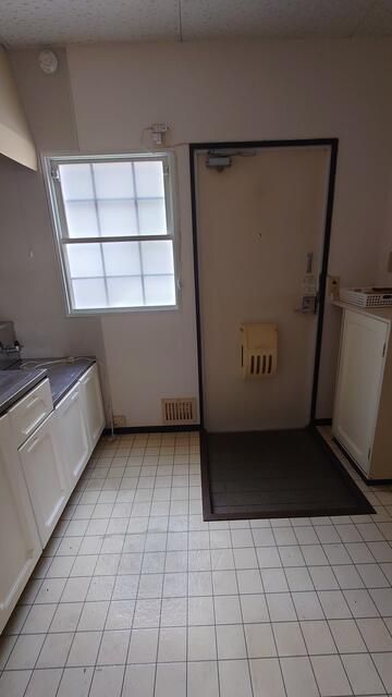 2K Apartment for Rent in Miura, Kanagawa - 30.91 sqm - Thumbnail 2