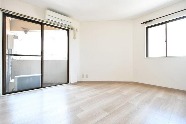 2K Apartment for Rent in Asahi Ward, Yokohama - Thumbnail 3