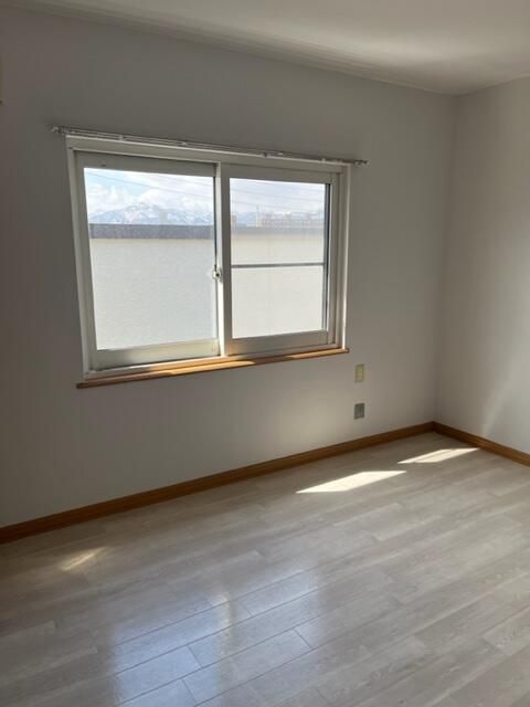 2LDK Apartment for Rent in Quiet Sapporo Neighborhood - Thumbnail 4