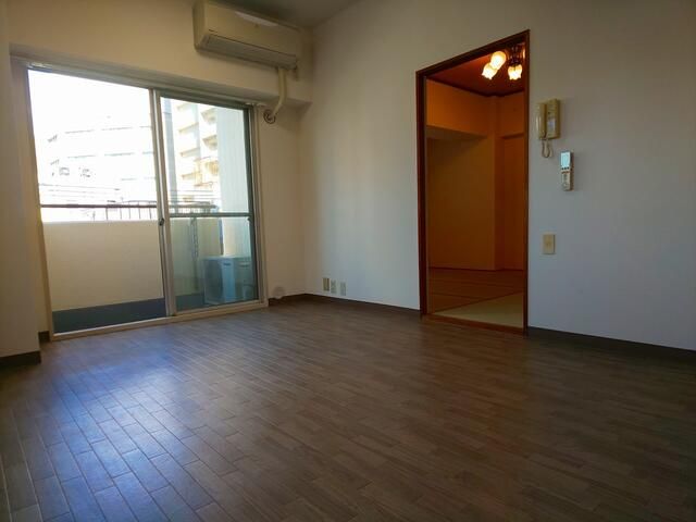 2DK Apartment for Sale in Tachikawa, Tokyo - 56.14 sqm - Thumbnail 2