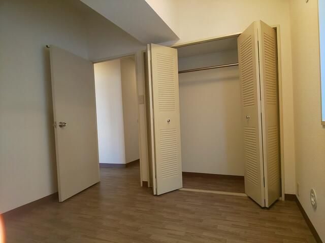 2DK Apartment for Sale in Tachikawa, Tokyo - 56.14 sqm - Thumbnail 3