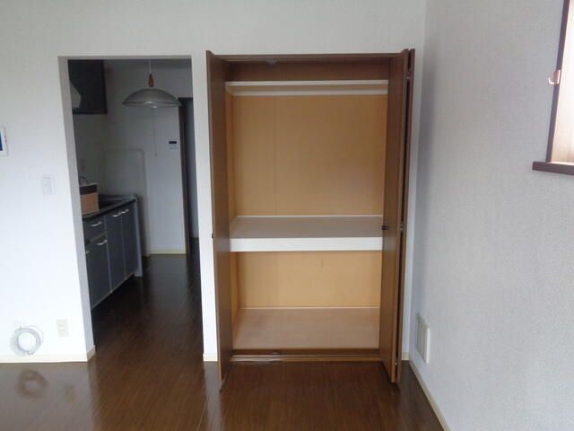1K Apartment for Rent in Fussa, Tokyo - 52,000 Yen - Thumbnail 4