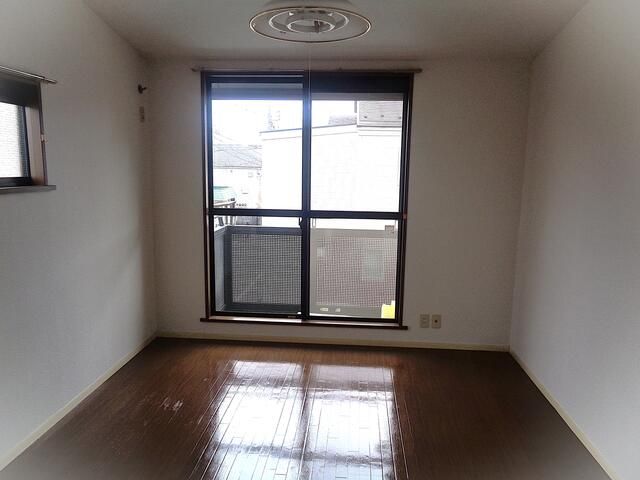 1K Apartment for Rent in Fussa, Tokyo - 52,000 Yen - Thumbnail 3