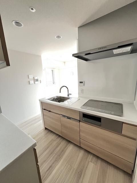 2LDK Apartment in Sapporo's Kita Ward with Balcony & Modern Amenities - Thumbnail 4