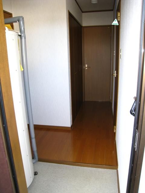 1DK Apartment for Rent near Shin-Takaoka Station, Takaoka - Thumbnail 4