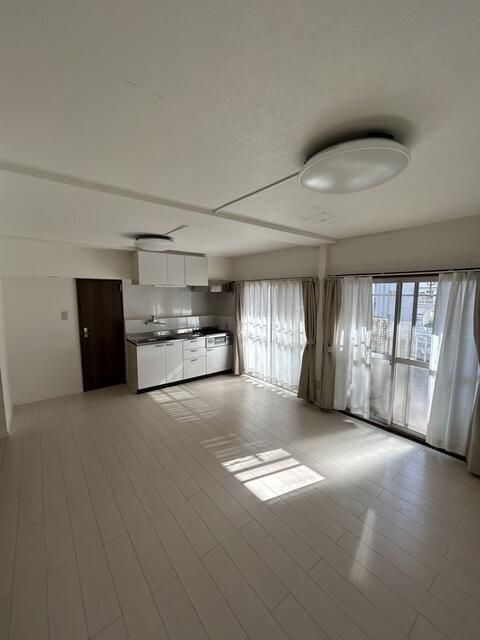 2LDK Apartment for Sale in Chofu, Tokyo - 41.7 sqm - Thumbnail 4