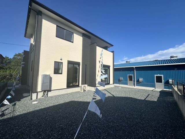 New 4LDK House in Imazu, Fukuoka with 3 Free Parking Spaces - Image 9