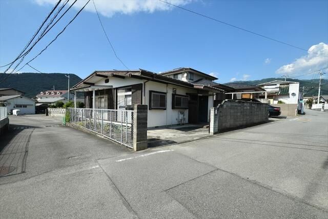 1966 Wooden House on 169sqm Corner Lot in Kofu, Yamanashi - Thumbnail 2