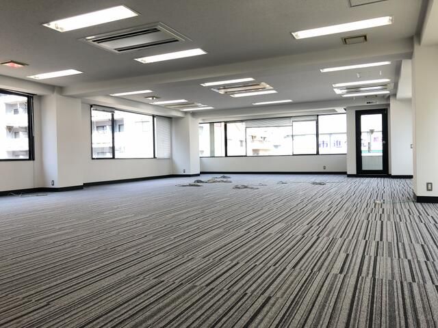 Tokyo Office for Rent in Ayase, Adachi | 136.69 sqm near Station - Thumbnail 2