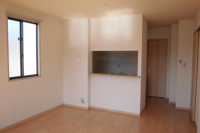 2LDK Apartment for Rent in Central City, Yamanashi - Thumbnail 3