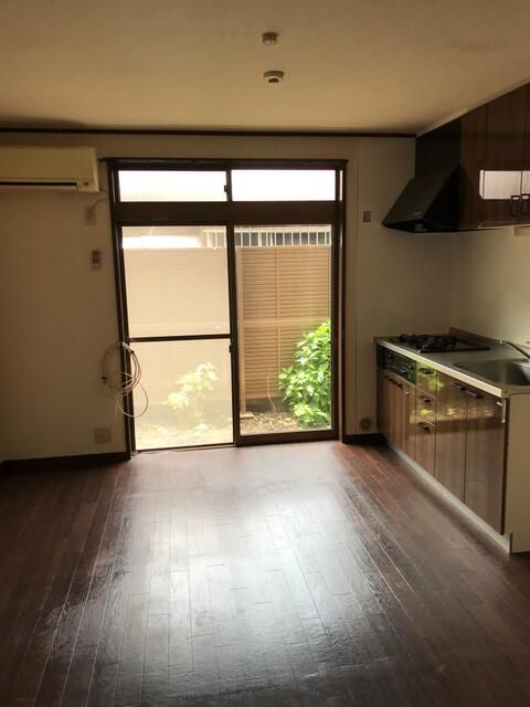 2LDK Terrace House for Rent in Zushi, Kanagawa - Thumbnail 2