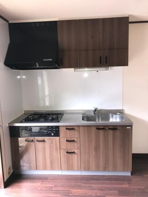 2LDK Terrace House for Rent in Zushi, Kanagawa - Thumbnail 3