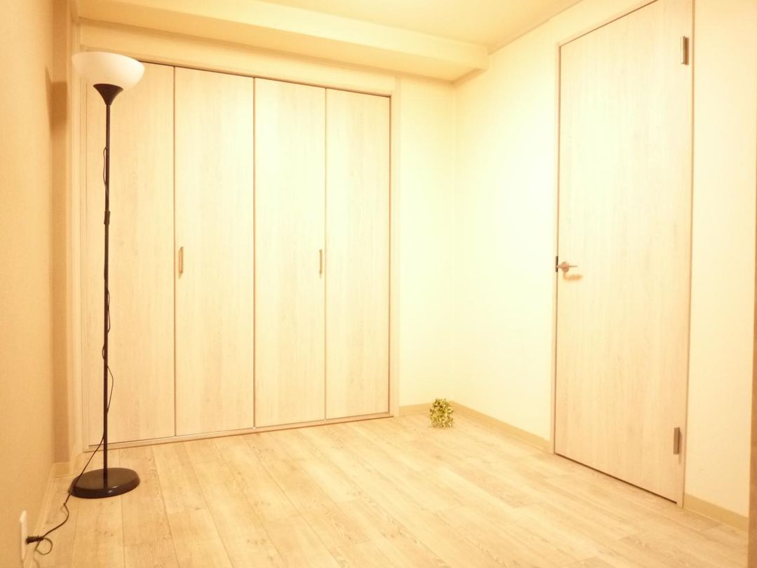2LDK Apartment for Sale in Komae, Tokyo - 45.36 sqm - Thumbnail 2