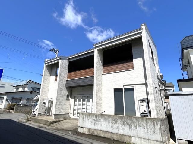4SLDK Modern House with Solar Panels in Quiet Aomori Neighborhood - Thumbnail 2