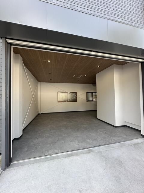 Renovated Garage House with Rooftop Terrace in Kitakyushu - Thumbnail 3