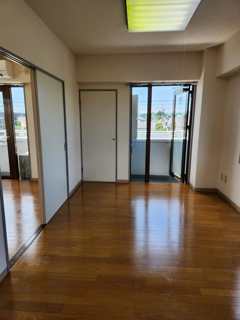 2DK Apartment for Rent in Kunitachi, Tokyo - 32.07 sqm - Thumbnail 3