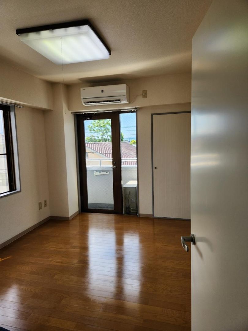 2DK Apartment for Rent in Kunitachi, Tokyo - 32.07 sqm - Thumbnail 2