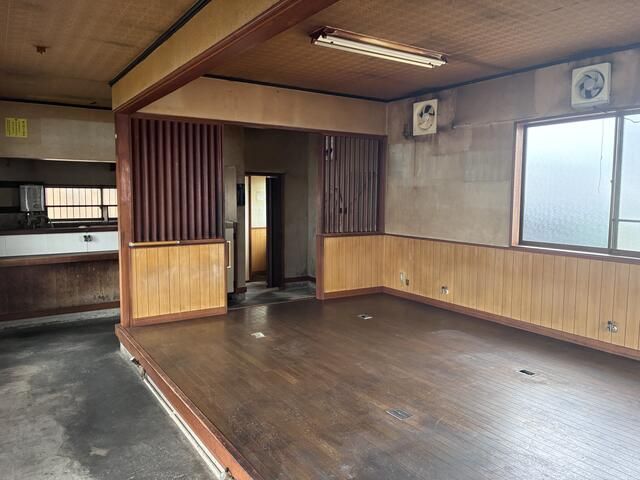 Shop Building for Rent in Isesaki, Gunma - 41m2, 3 Parking Spaces - Thumbnail 4