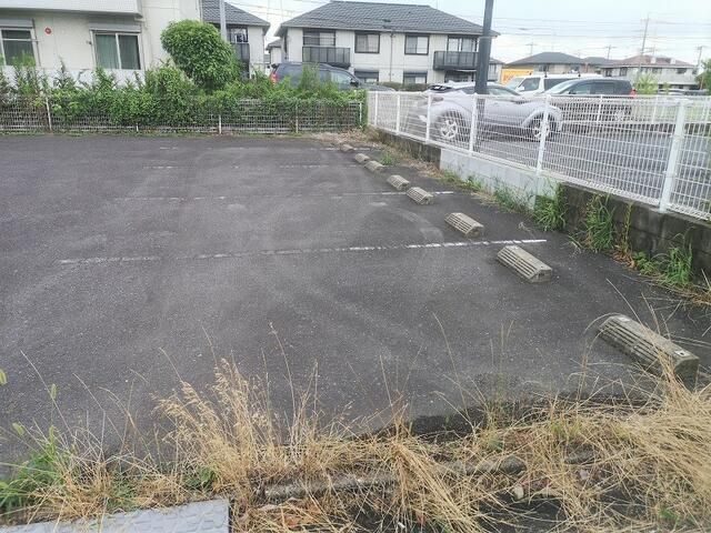 Asphalt Parking Space for Rent in Moriya, Ibaraki - 4400 Yen - Thumbnail 2