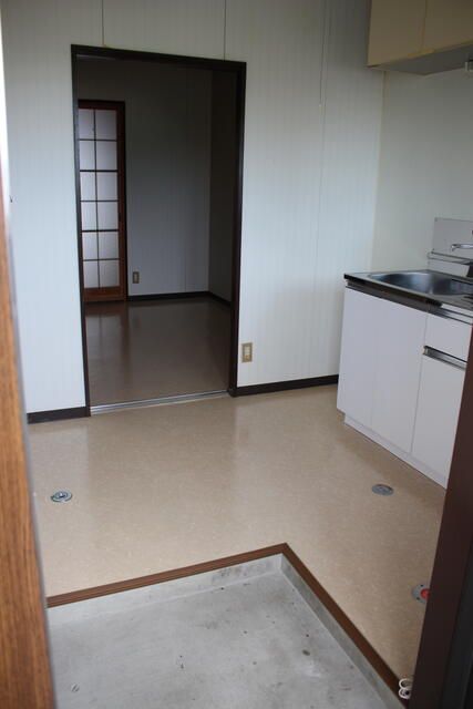 2K Apartment for Rent in Yonezawa, Yamagata - 30,000 Yen - Thumbnail 4
