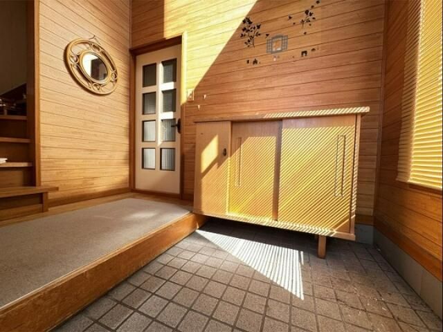 4LDK House for Sale in Ebetsu, Hokkaido with Garden and Parking - Thumbnail 3