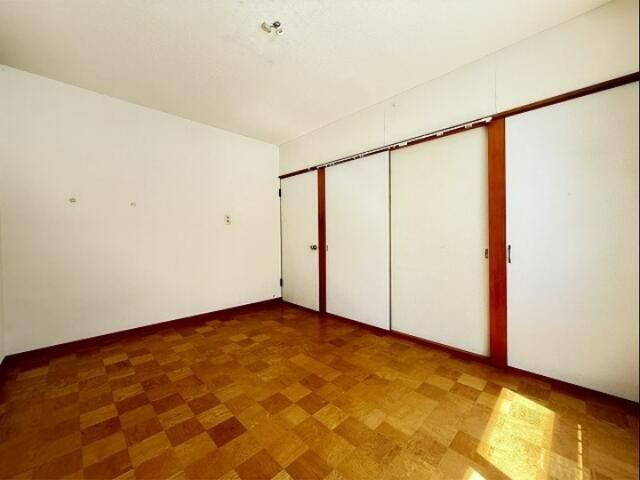 4LDK House for Sale in Ebetsu, Hokkaido with Garden and Parking - Thumbnail 4