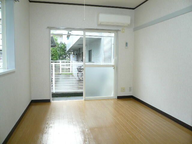 1K Apartment for Rent in Ichikawa, Chiba - 17.30 sqm - Thumbnail 4