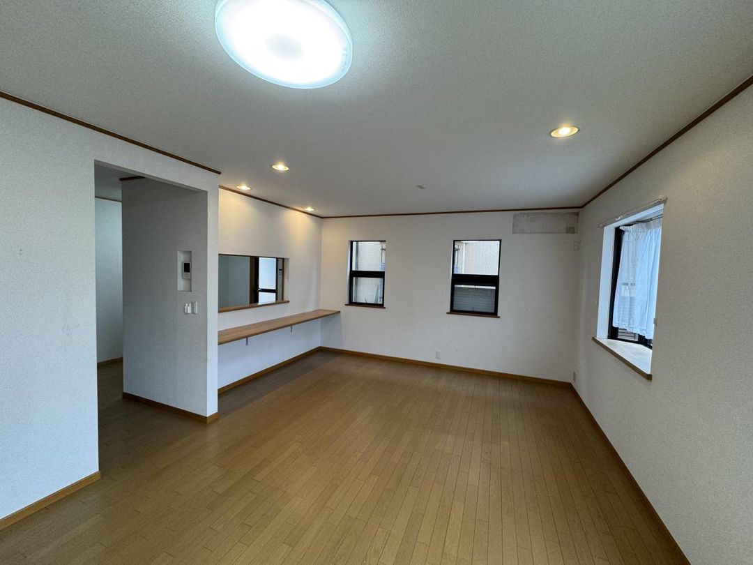 5LDK Detached House for Sale in Kuki, Saitama with Parking - Thumbnail 2