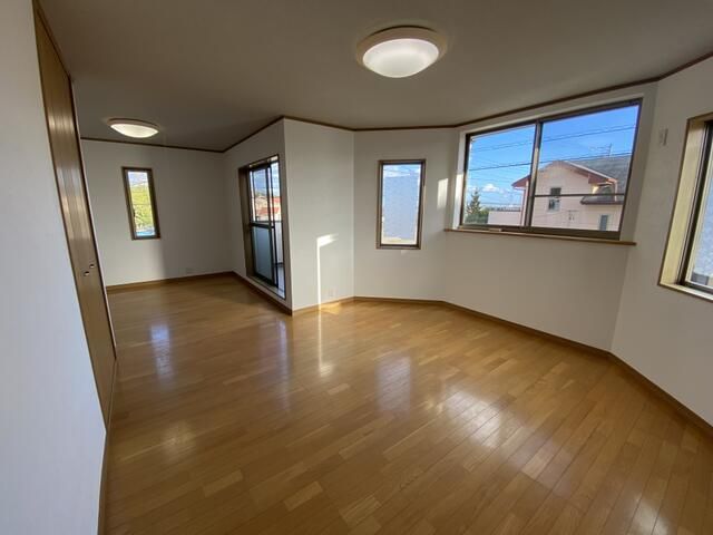 4LDK Detached House with Garden and Parking for 3 in Yokkaichi - Thumbnail 4
