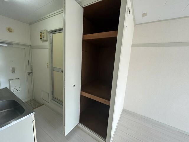 1K Apartment for Rent in Quiet Atsugi, Kanagawa - Thumbnail 3