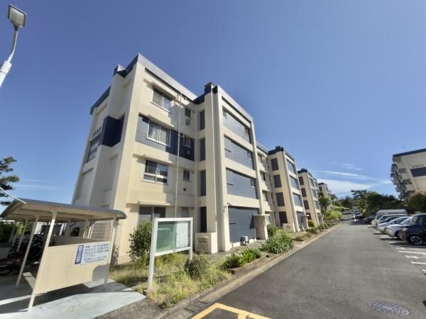 Used 3DK Condominium in Isogo-ku, Yokohama - Thumbnail 3
