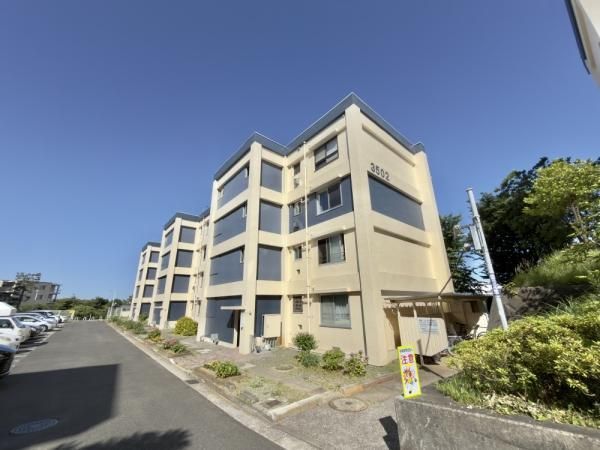 Used 3DK Condominium in Isogo-ku, Yokohama - Thumbnail 2