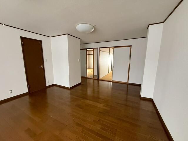 2LDK Apartment for Rent in Teine-ku, Sapporo with Free Parking - Thumbnail 2